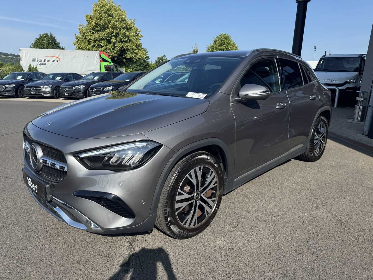 Mercedes-Benz GLA 200d 4M Progressive+Distr+Ambiente+Offroad - SUV: photos 2 Mercedes-Benz GLA 200d 4M Progressive+Distr+Ambiente+Offroad - SUV: photos 2