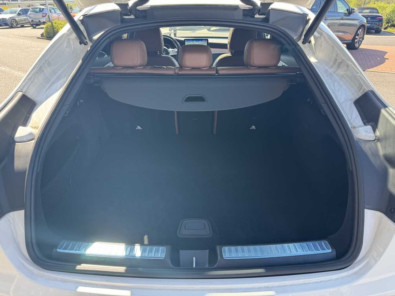 Crédit-bail de  Mercedes-Benz GLC 43 AMG Coupe AirM+Memory+RFK+ SPUR+TOTW+ESD Mercedes-Benz GLC 43 AMG Coupe AirM+Memory+RFK+ SPUR+TOTW+ESD: photos 9