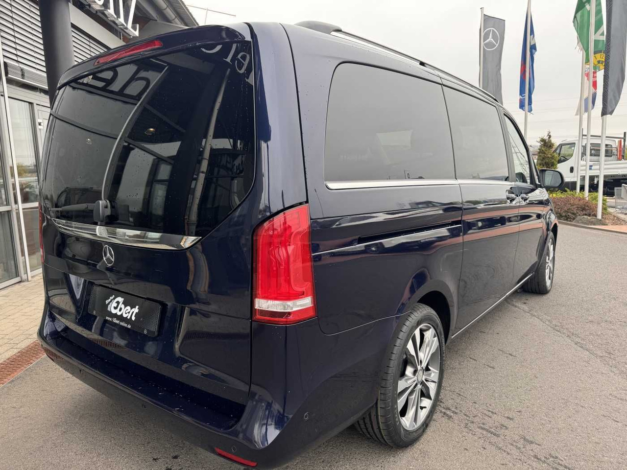 Mercedes-Benz V 250 d AVA ED 4MATIC Panorama Tisch 360 Sound - Voiture: photos 4 Mercedes-Benz V 250 d AVA ED 4MATIC Panorama Tisch 360 Sound - Voiture: photos 4