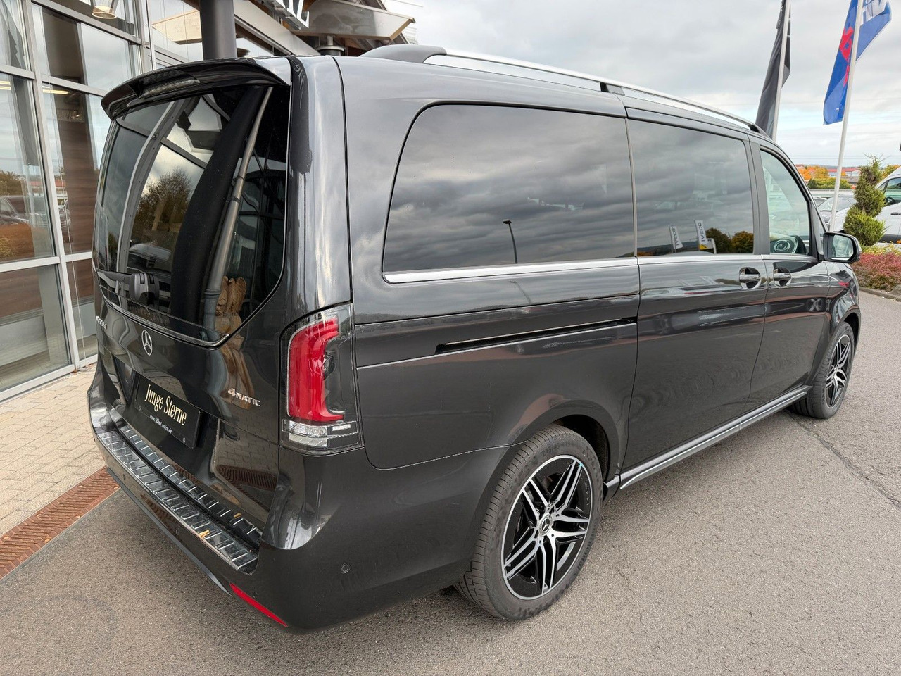 Mercedes-Benz V 300 d 4MATIC EXCLUSIVE AMG Panorama Standheiz - Voiture break: photos 4 Mercedes-Benz V 300 d 4MATIC EXCLUSIVE AMG Panorama Standheiz - Voiture break: photos 4