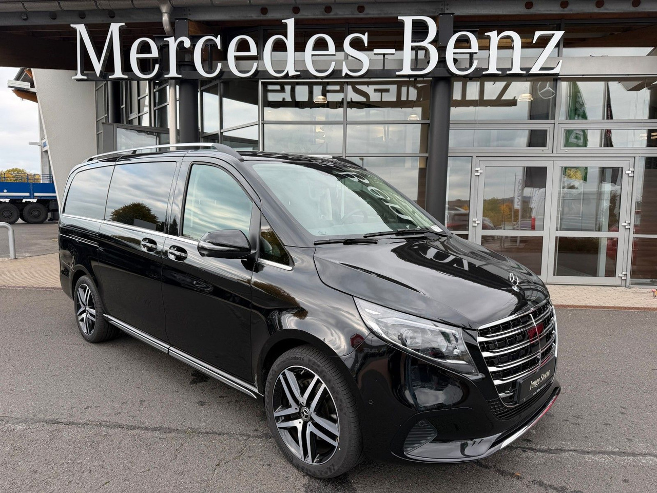 Mercedes-Benz V 300 d 4MATIC EXCLUSIVE Luxus-Sitze AHK2,5to - Transport de personnes: photos 1 Mercedes-Benz V 300 d 4MATIC EXCLUSIVE Luxus-Sitze AHK2,5to - Transport de personnes: photos 1