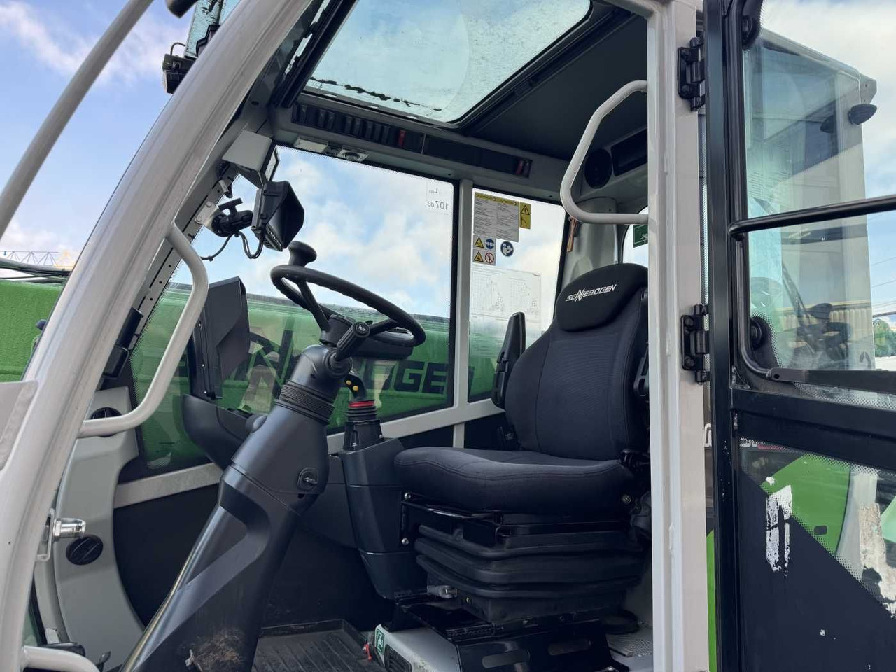 Chargeuse sur pneus Sennebogen 355 E / Greifschaufel / nur 998h!: photos 9 Chargeuse sur pneus Sennebogen 355 E / Greifschaufel / nur 998h!: photos 9