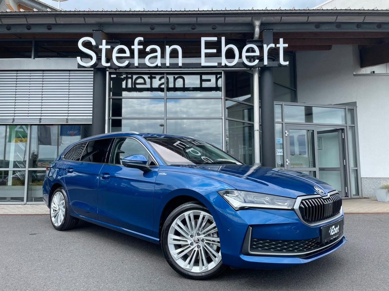 Skoda Superb Combi 2.0 TDI 4x4 L&K HUD+360°+AHK+Pano - Voiture: photos 1 Skoda Superb Combi 2.0 TDI 4x4 L&K HUD+360°+AHK+Pano - Voiture: photos 1