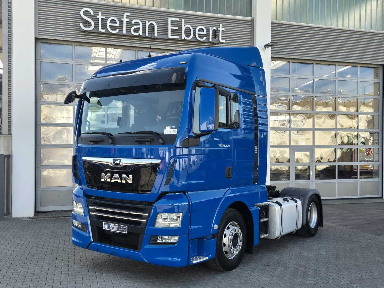 MAN TGX 18.470 4x2 LLS Fahrschule 5 Sitze Intarder - Tracteur routier: photos 1 MAN TGX 18.470 4x2 LLS Fahrschule 5 Sitze Intarder - Tracteur routier: photos 1