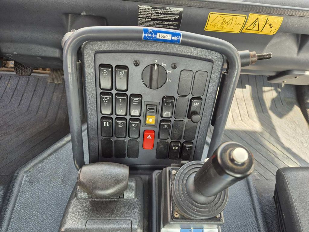 Crédit-bail de Unimog U 400 4x4 Fahrgestell Vario Pilot Zapfwelle LOF  Unimog U 400 4x4 Fahrgestell Vario Pilot Zapfwelle LOF: photos 13