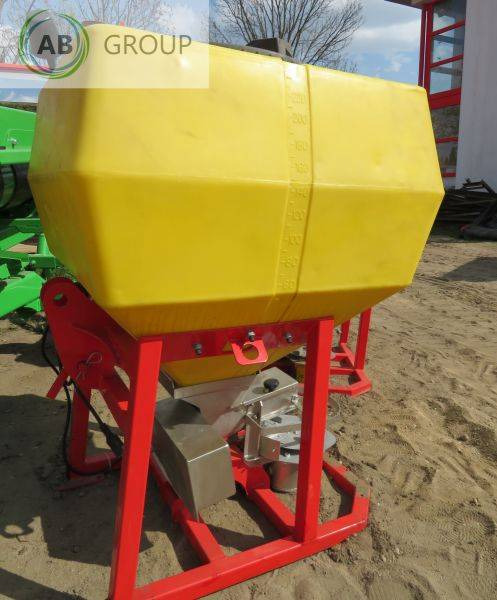 APV Salt spreader 250 l DAMAGED / ON STOCK - Epandeur de sable: photos 3 APV Salt spreader 250 l DAMAGED / ON STOCK - Epandeur de sable: photos 3