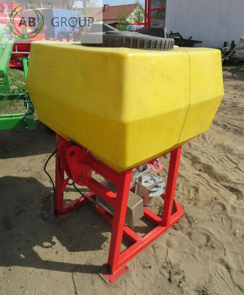 APV Salt spreader 250 l DAMAGED / ON STOCK - Epandeur de sable: photos 2 APV Salt spreader 250 l DAMAGED / ON STOCK - Epandeur de sable: photos 2
