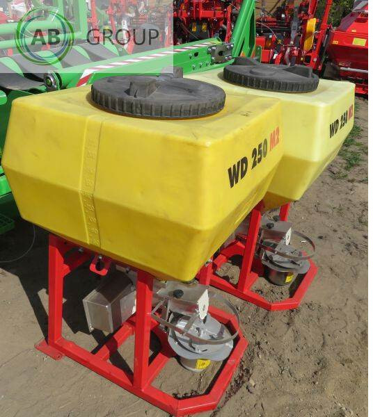 APV Siewnik poplonów 250 l USZKODZONY / DOSTĘPNY OD RĘ - Distributeur d'engrais: photos 2 APV Siewnik poplonów 250 l USZKODZONY / DOSTĘPNY OD RĘ - Distributeur d'engrais: photos 2