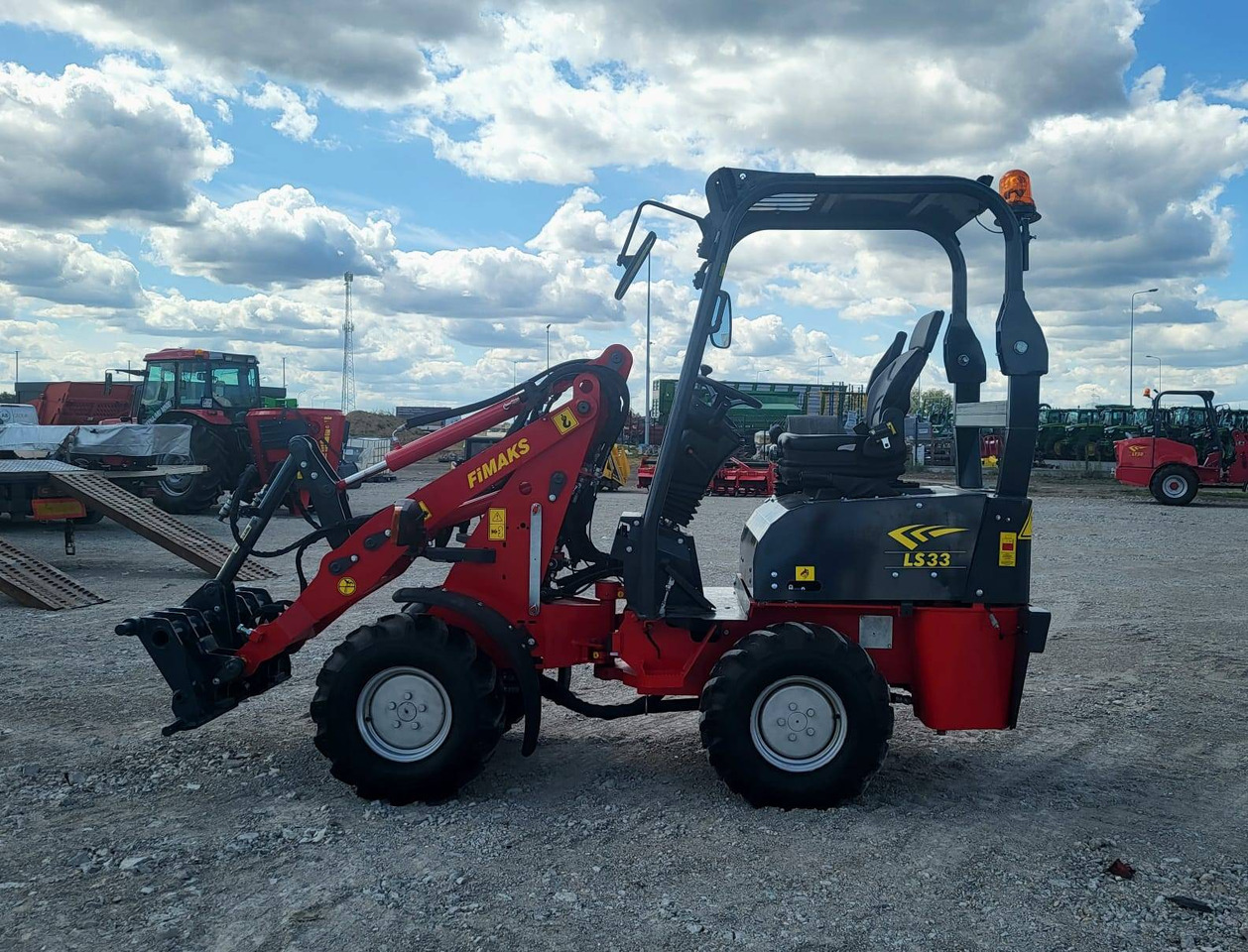 Fimaks mini loader LS33 - on stock - Valet de ferme: photos 5 Fimaks mini loader LS33 - on stock - Valet de ferme: photos 5
