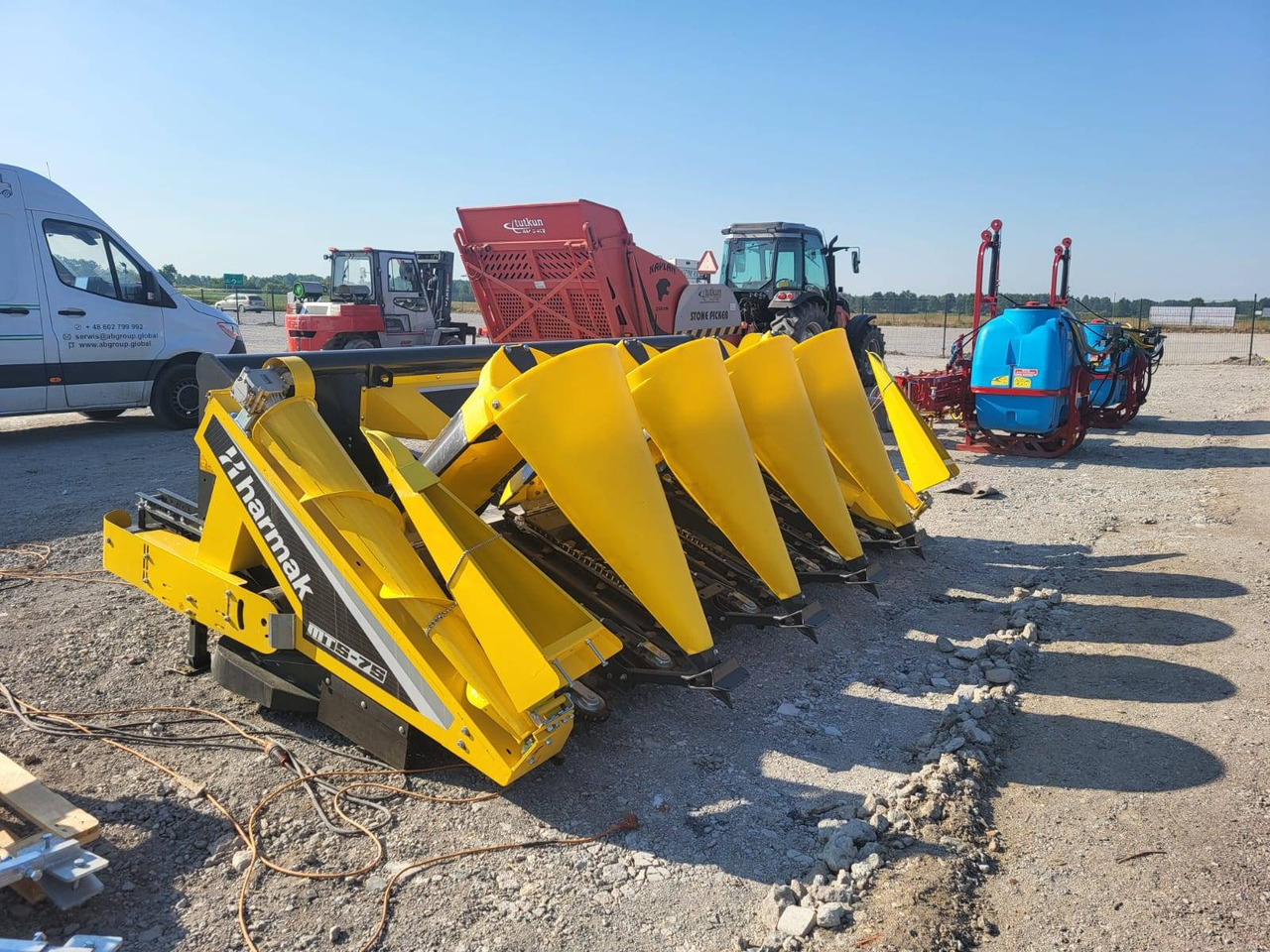 Harmak corn header MT5 - Cueilleur de maïs: photos 1 Harmak corn header MT5 - Cueilleur de maïs: photos 1