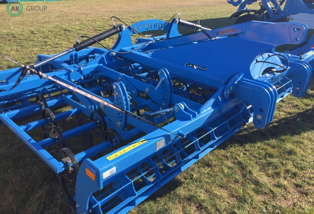 Hydraulically folding seedbed cultivator 4,2 m Agristal AU - Bineuse: photos 3 Hydraulically folding seedbed cultivator 4,2 m Agristal AU - Bineuse: photos 3