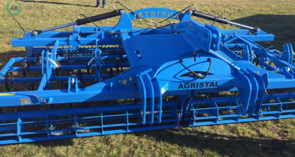 Hydraulically folding seedbed cultivator 4,2 m Agristal AU - Bineuse: photos 1 Hydraulically folding seedbed cultivator 4,2 m Agristal AU - Bineuse: photos 1