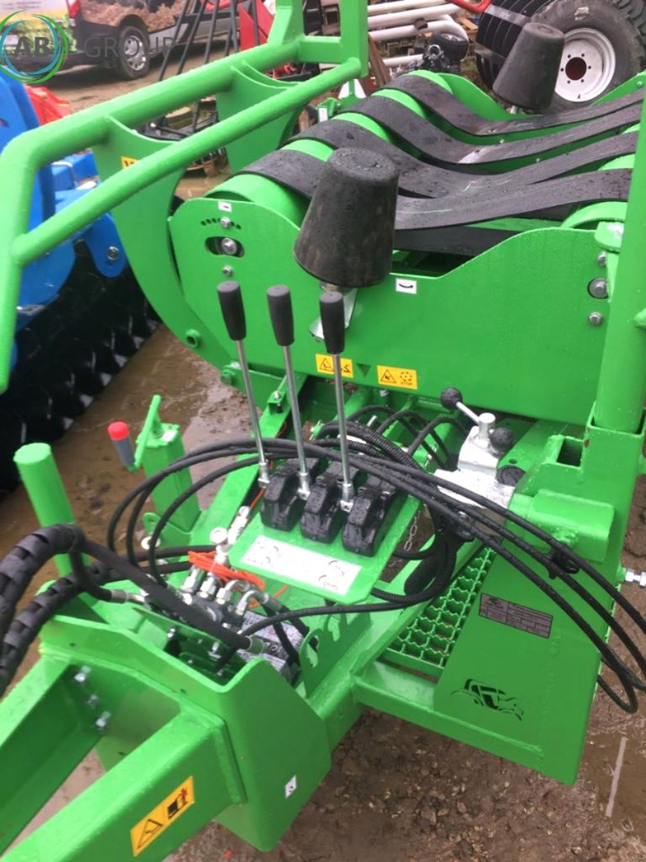 Inter-Tech self loading bale wrap GO01 - Enrubanneuse: photos 3 Inter-Tech self loading bale wrap GO01 - Enrubanneuse: photos 3