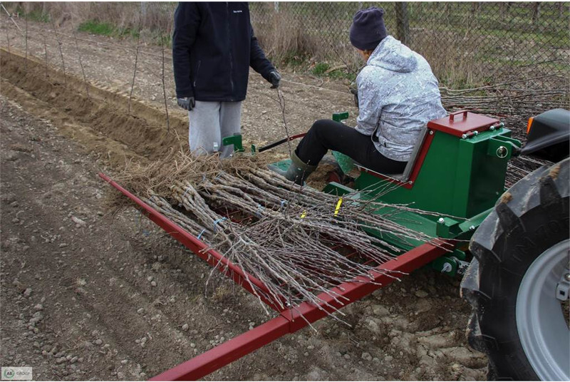 Królik sadzarka SDK-DN z dozownikiem nawozu - Planteuse de pommes de terre: photos 1 Królik sadzarka SDK-DN z dozownikiem nawozu - Planteuse de pommes de terre: photos 1