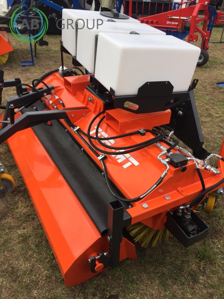 Metal-Technik TOP MT tractor road sweeper 2 m - Brosse pour Véhicule de voirie/ Spécial: photos 4 Metal-Technik TOP MT tractor road sweeper 2 m - Brosse pour Véhicule de voirie/ Spécial: photos 4