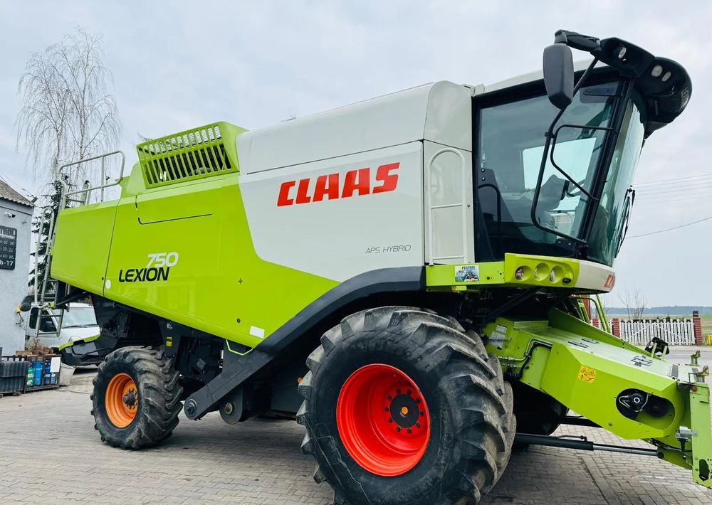 Claas LEXION 750 APS HYBRID - Moissonneuse-batteuse: photos 2 Claas LEXION 750 APS HYBRID - Moissonneuse-batteuse: photos 2