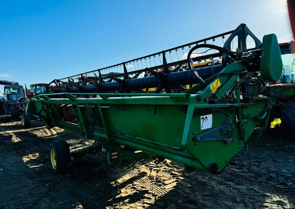 John Deere 630R - Moissoneuse: photos 2 John Deere 630R - Moissoneuse: photos 2