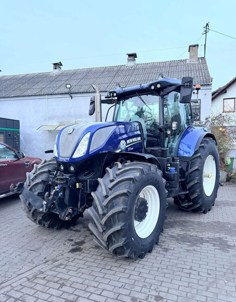 New Holland T7.230 Blue Power Autocommand - Tracteur agricole: photos 2 New Holland T7.230 Blue Power Autocommand - Tracteur agricole: photos 2