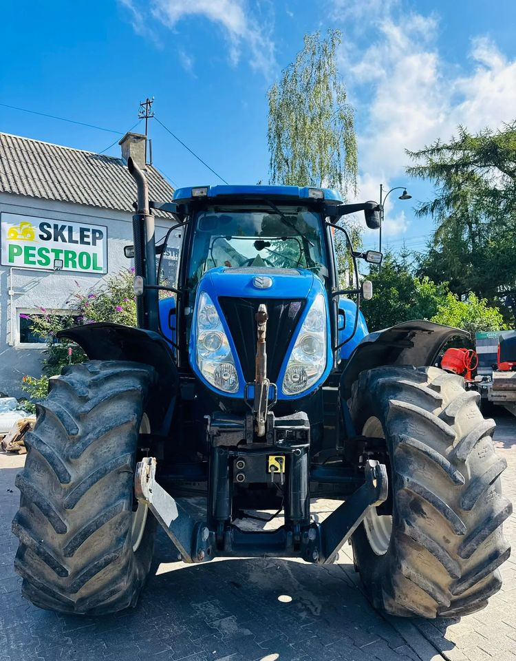 New Holland T7030 - Tracteur agricole: photos 4 New Holland T7030 - Tracteur agricole: photos 4