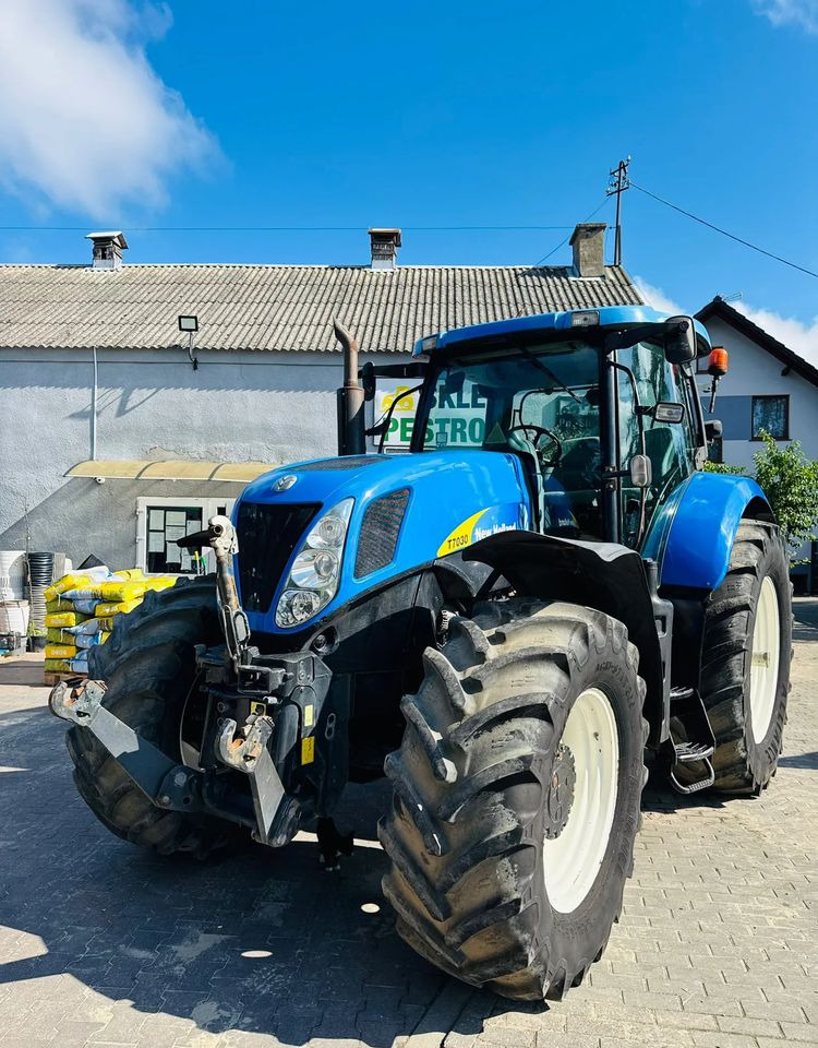 New Holland T7030 - Tracteur agricole: photos 5 New Holland T7030 - Tracteur agricole: photos 5