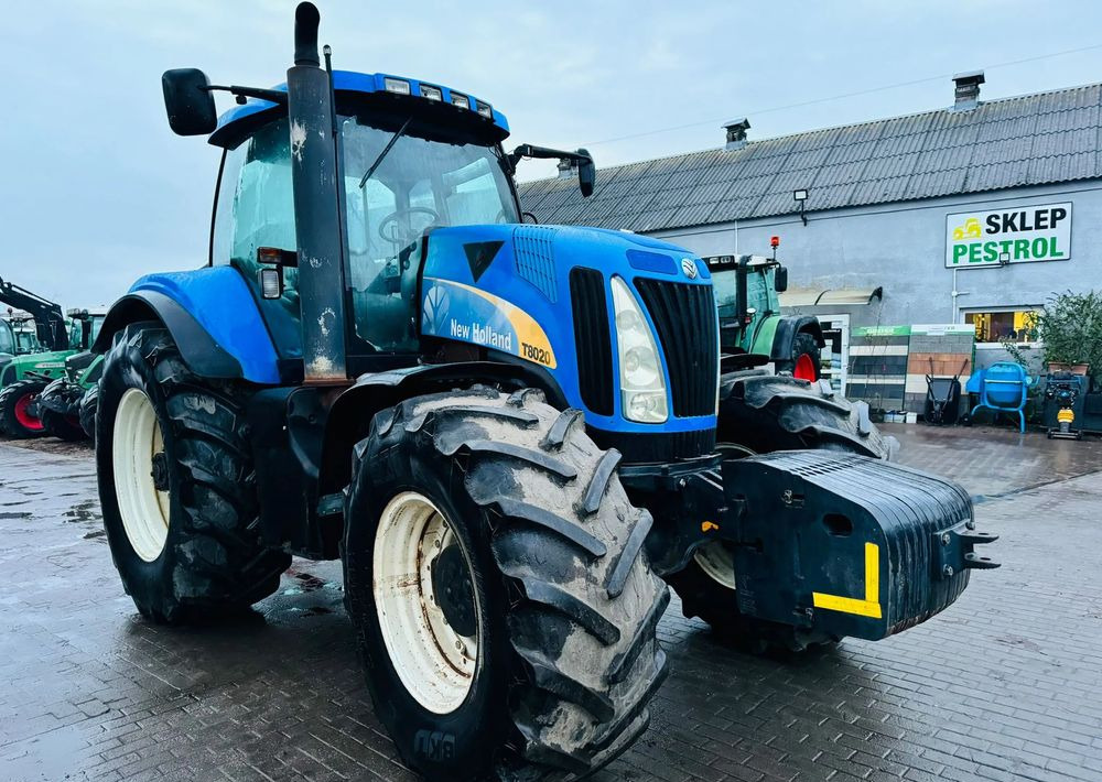 New Holland T8020 - Tracteur agricole: photos 1 New Holland T8020 - Tracteur agricole: photos 1