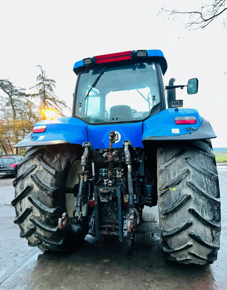 New Holland T8020 - Tracteur agricole: photos 5 New Holland T8020 - Tracteur agricole: photos 5
