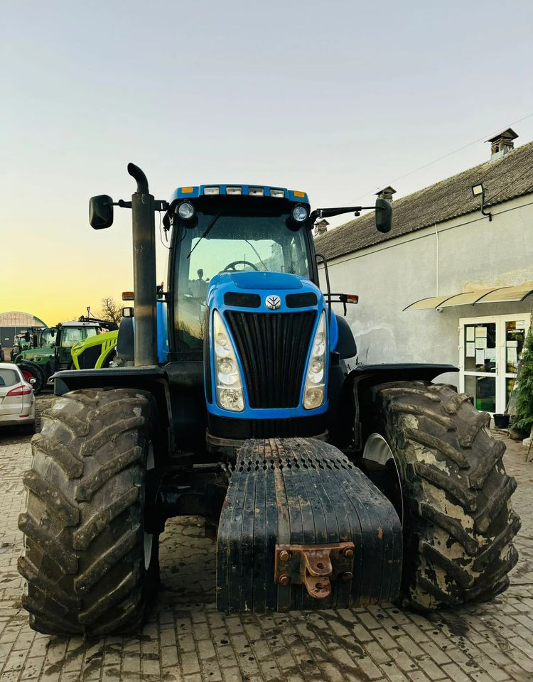 New Holland T8040 - Tracteur agricole: photos 4 New Holland T8040 - Tracteur agricole: photos 4