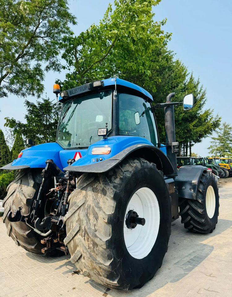 New Holland T8040 - Tracteur agricole: photos 3 New Holland T8040 - Tracteur agricole: photos 3