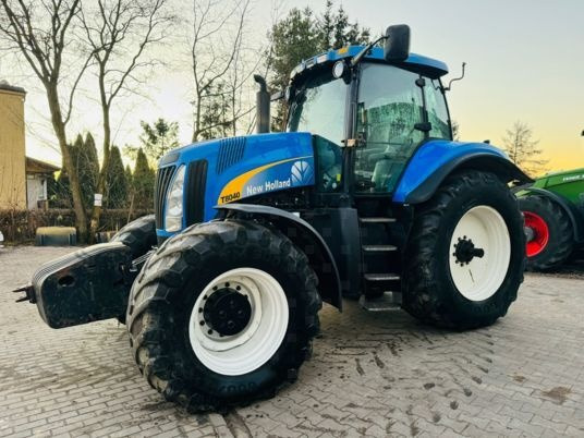 New Holland T8040 - Tracteur agricole: photos 4 New Holland T8040 - Tracteur agricole: photos 4