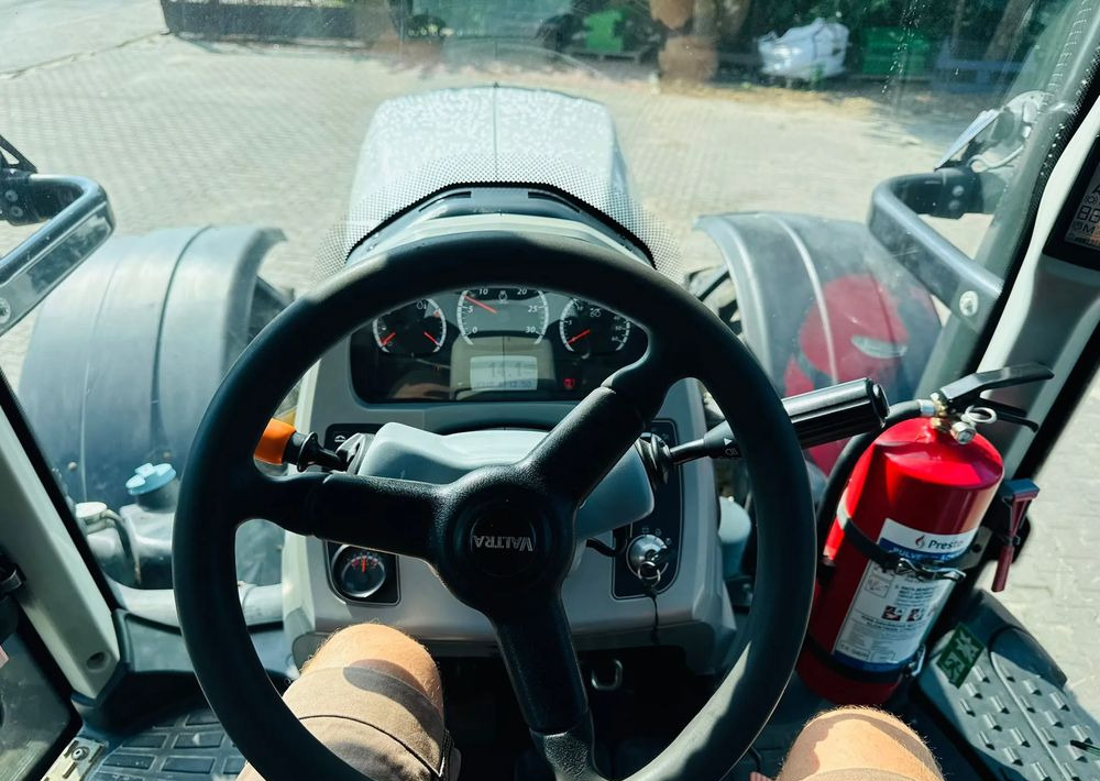 Crédit-bail de  Valtra T254 Versu Valtra T254 Versu: photos 10