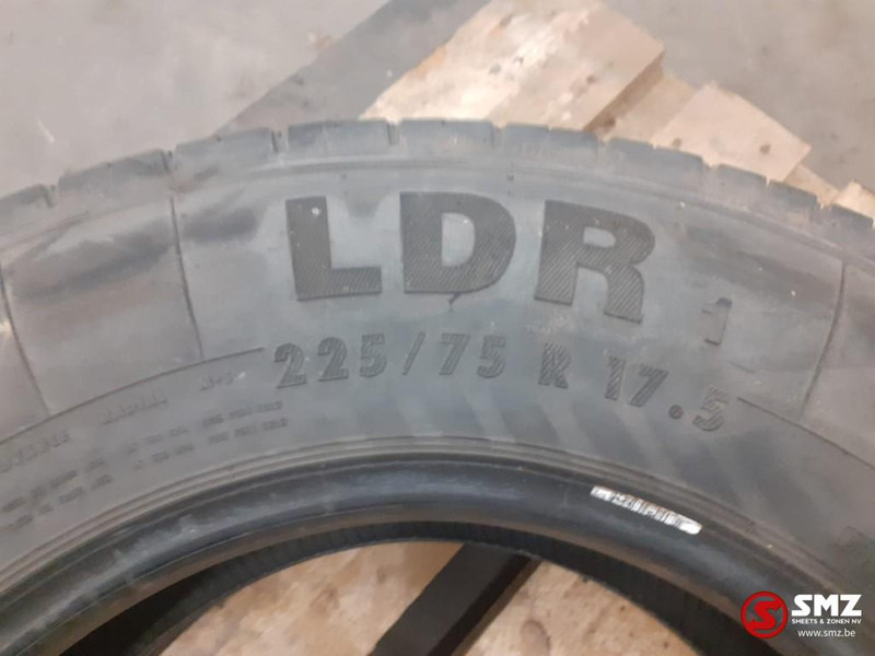 Continental Occ vrachtwagenband Continental 225/75R17.5 - Pneu pour Camion: photos 3 Continental Occ vrachtwagenband Continental 225/75R17.5 - Pneu pour Camion: photos 3