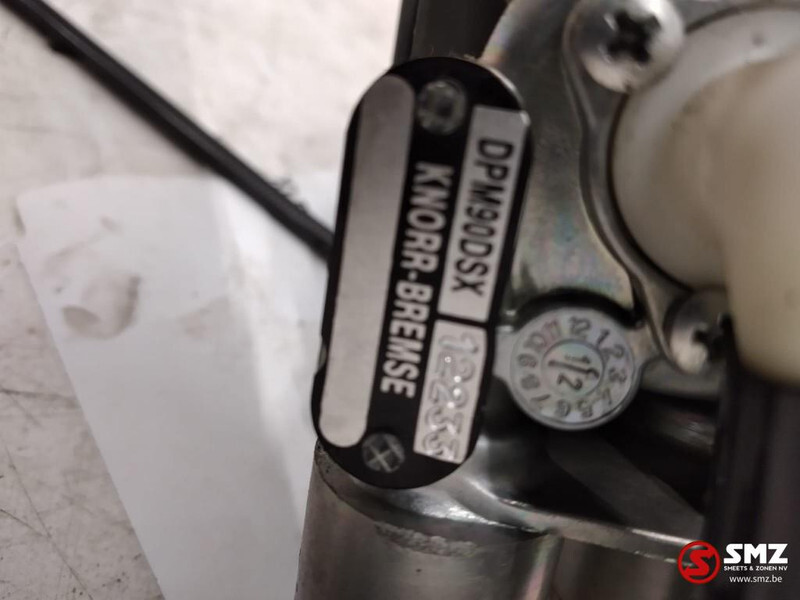 DAF Occ handremventiel DAF XF105 - Cabine et intérieur pour Camion: photos 2 DAF Occ handremventiel DAF XF105 - Cabine et intérieur pour Camion: photos 2