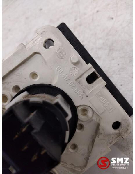 DAF Occ schakelaar cabineverwarming DAF XF105 - Cabine et intérieur pour Camion: photos 3 DAF Occ schakelaar cabineverwarming DAF XF105 - Cabine et intérieur pour Camion: photos 3