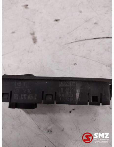 DAF Occ schakelaar electrisch raam DAF XF105 - Cabine et intérieur pour Camion: photos 2 DAF Occ schakelaar electrisch raam DAF XF105 - Cabine et intérieur pour Camion: photos 2