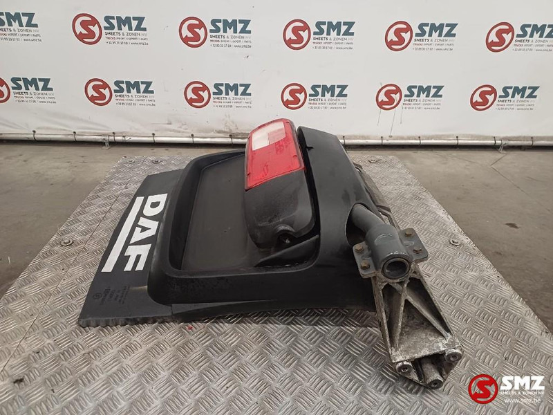 DAF Occ spatbord achteraan links + montagebeugel DAF - Carrosserie et extérieur pour Camion: photos 4 DAF Occ spatbord achteraan links + montagebeugel DAF - Carrosserie et extérieur pour Camion: photos 4