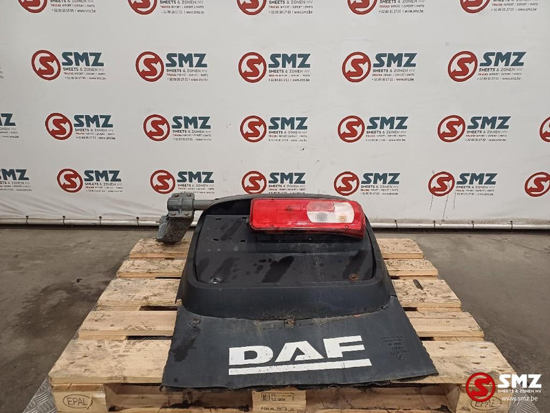 DAF Occ spatbord + spatbordsteun rechtsachteraan DAF - Carrosserie et extérieur pour Camion: photos 1 DAF Occ spatbord + spatbordsteun rechtsachteraan DAF - Carrosserie et extérieur pour Camion: photos 1