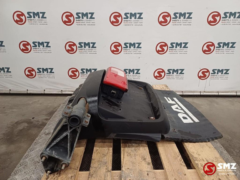 DAF Occ spatbord + spatbordsteun rechtsachteraan DAF - Carrosserie et extérieur pour Camion: photos 3 DAF Occ spatbord + spatbordsteun rechtsachteraan DAF - Carrosserie et extérieur pour Camion: photos 3