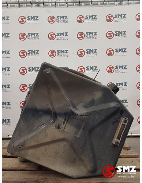 Hiab Occ hydraulische tank 200L Hiab - Réservoir hydraulique pour Camion: photos 3 Hiab Occ hydraulische tank 200L Hiab - Réservoir hydraulique pour Camion: photos 3