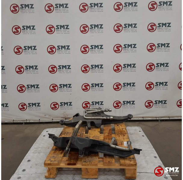 Iveco Occ set bladveersteunen L/R aandrijfas Iveco - Frame/ Châssis pour Camion: photos 3 Iveco Occ set bladveersteunen L/R aandrijfas Iveco - Frame/ Châssis pour Camion: photos 3