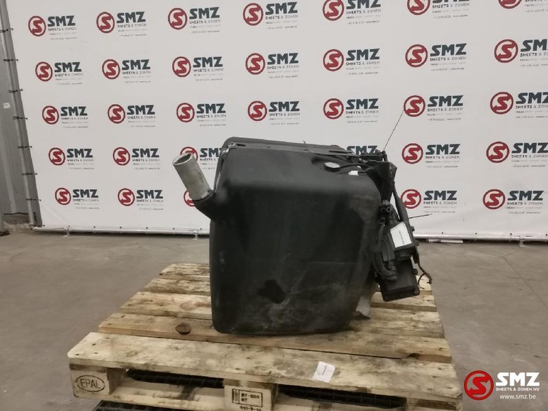 Mercedes-Benz Occ AdBlue tank 95L met pomp - AdBlue réservoir pour Camion: photos 1 Mercedes-Benz Occ AdBlue tank 95L met pomp - AdBlue réservoir pour Camion: photos 1