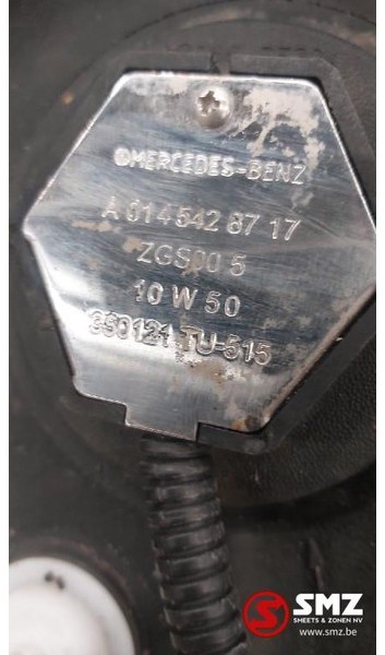 Mercedes-Benz Occ AdBlue tank 95L met pomp - AdBlue réservoir pour Camion: photos 5 Mercedes-Benz Occ AdBlue tank 95L met pomp - AdBlue réservoir pour Camion: photos 5