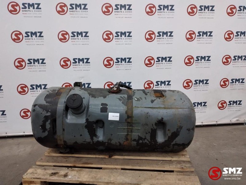 Mercedes-Benz Occ Brandstoftank 210L Mercedes 2527 - Réservoir de carburant pour Camion: photos 1 Mercedes-Benz Occ Brandstoftank 210L Mercedes 2527 - Réservoir de carburant pour Camion: photos 1