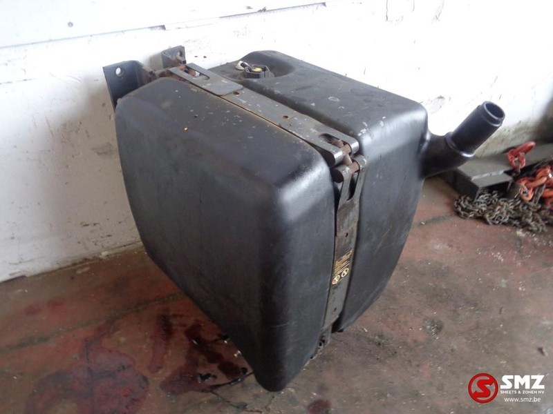 Mercedes-Benz Occ adbleu tank 85L - AdBlue réservoir pour Camion: photos 2 Mercedes-Benz Occ adbleu tank 85L - AdBlue réservoir pour Camion: photos 2