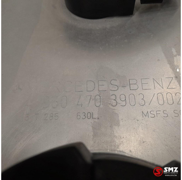 Mercedes-Benz Occ brandstoftank 630L + brandstofniveausensor Mer - Réservoir de carburant pour Camion: photos 5 Mercedes-Benz Occ brandstoftank 630L + brandstofniveausensor Mer - Réservoir de carburant pour Camion: photos 5