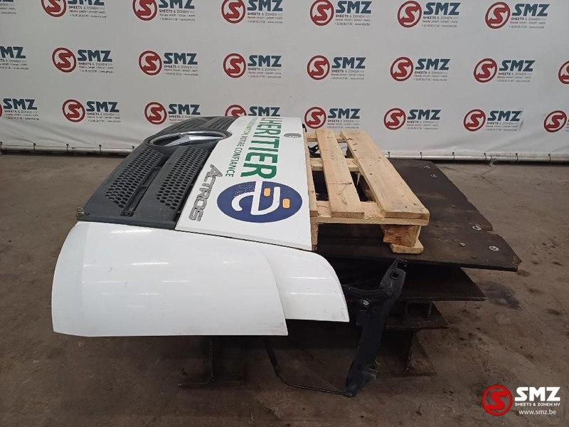 Mercedes-Benz Occ grille Mercedes - Calandre pour Camion: photos 3 Mercedes-Benz Occ grille Mercedes - Calandre pour Camion: photos 3