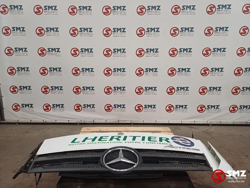 Mercedes-Benz Occ grille Mercedes - Calandre pour Camion: photos 1 Mercedes-Benz Occ grille Mercedes - Calandre pour Camion: photos 1