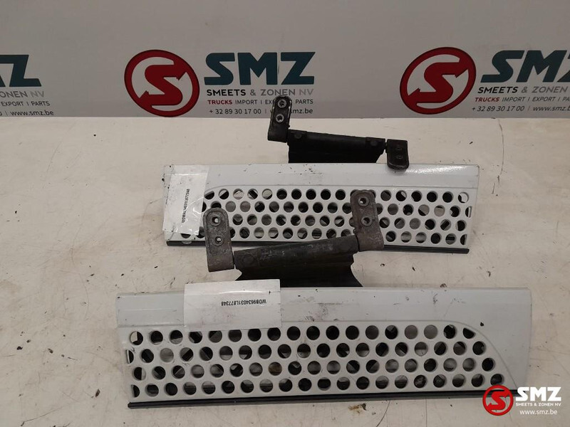 Mercedes-Benz Occ set radiatorgrille + opstap links en rechts Me - Calandre pour Camion: photos 2 Mercedes-Benz Occ set radiatorgrille + opstap links en rechts Me - Calandre pour Camion: photos 2