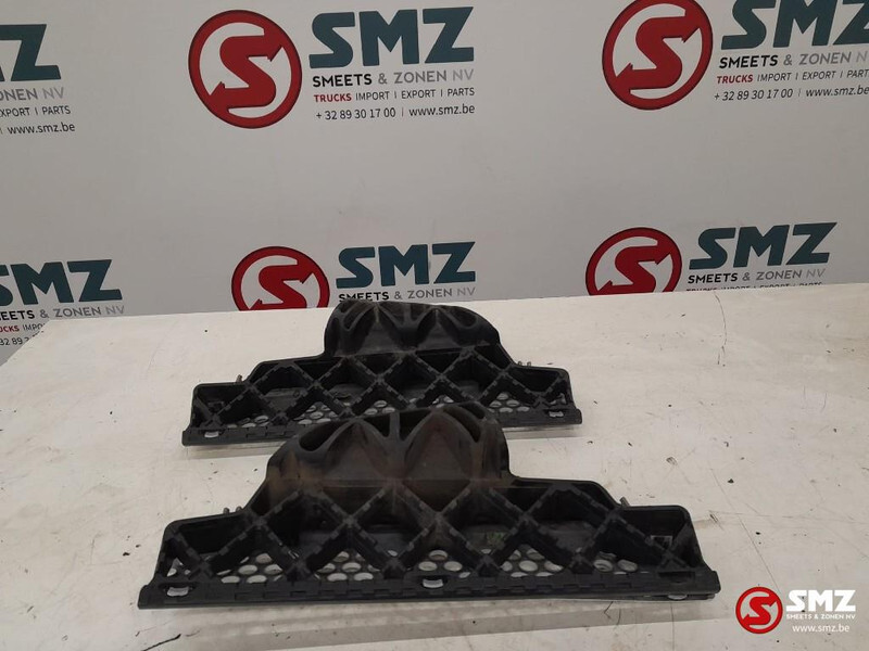Mercedes-Benz Occ set radiatorgrille + opstap links en rechts Me - Calandre pour Camion: photos 3 Mercedes-Benz Occ set radiatorgrille + opstap links en rechts Me - Calandre pour Camion: photos 3