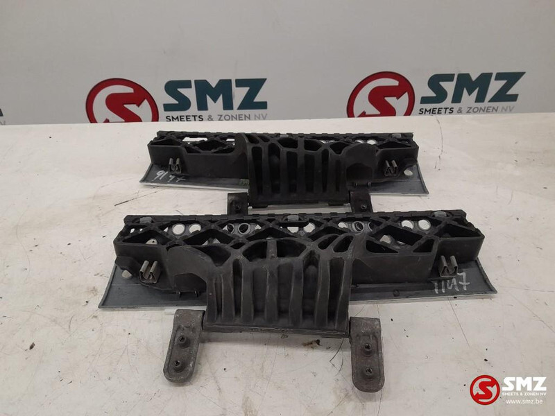 Mercedes-Benz Occ set radiatorgrille + opstap links en rechts Me - Calandre pour Camion: photos 4 Mercedes-Benz Occ set radiatorgrille + opstap links en rechts Me - Calandre pour Camion: photos 4