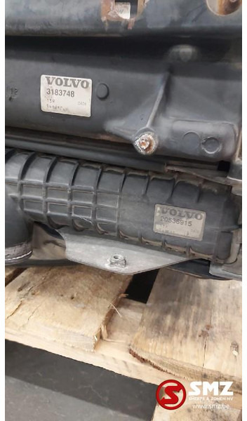 Volvo Occ Radiator met intercooler Volvo FH12 - Radiateur pour Camion: photos 3 Volvo Occ Radiator met intercooler Volvo FH12 - Radiateur pour Camion: photos 3
